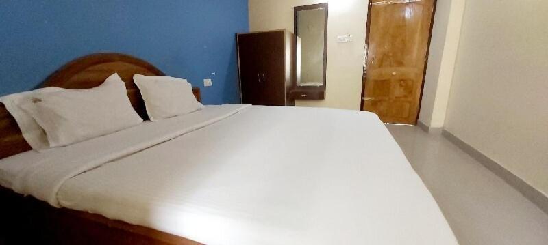Spot On 80624 Niladri Hotel