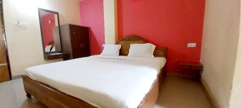 Spot On 80624 Niladri Hotel 2*
