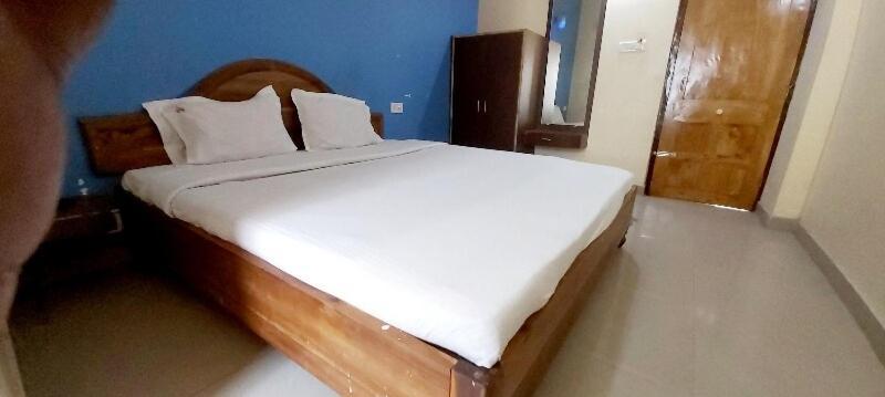 Spot On 80624 Niladri Hotel 2*